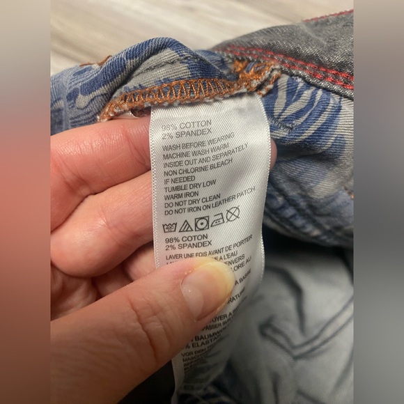 Tommy Bahama Belize Authentic Fit Mens Jeans Size 35x32 Grey Wash Denim Straight - Picture 4 of 7